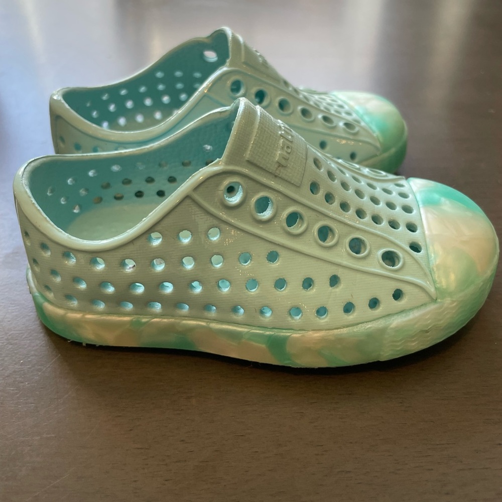 Native Jefferson Toddler Shoe- Size 4